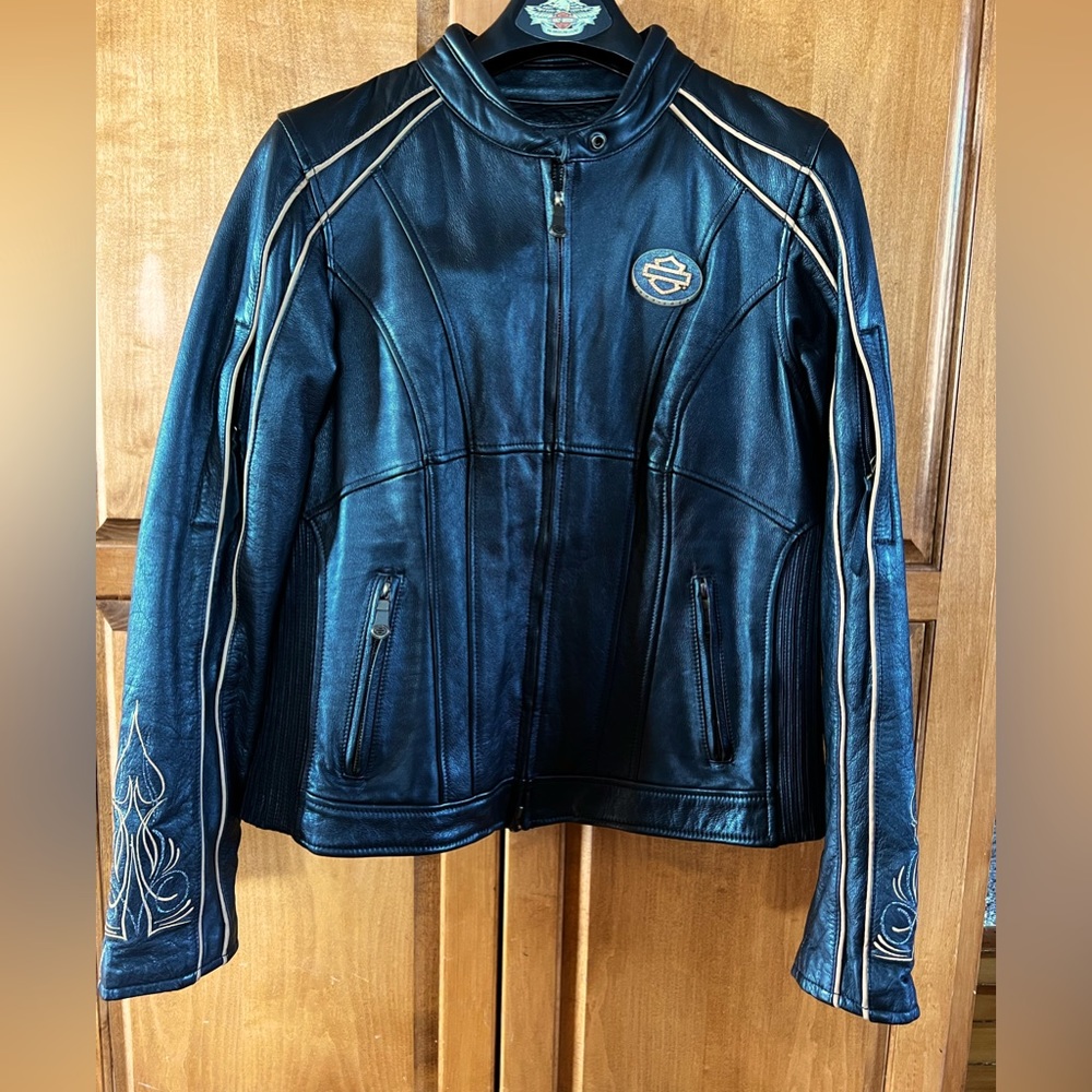 Women’s Large leather jacket, new w/o tags